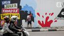 Pekerja seni membuat mural di kawasan Palmerah, Jakarta, Minggu (23/1/2022). Kegiatan yang bertajuk Repaint Indonesia ini dilakukan sebagai gerakan untuk mengajak kita Melukiskan Ulang Indonesia berdasarkan gagasan, perspektif, karya bahkan imajinasi masing-masing. (Liputan6.com/Faizal Fanani)