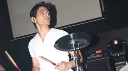 Jadi idola di kala  muda, rupanya hingga kini Tyo Nugros masih jadi idola semua kalangan, termasuk kaum hawa. (FOTO: instagram.com/realnugros/)