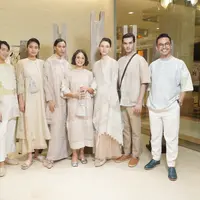 Tampil stylish di Hari Raya dengan koleksi Sapto Djodjokartiko.