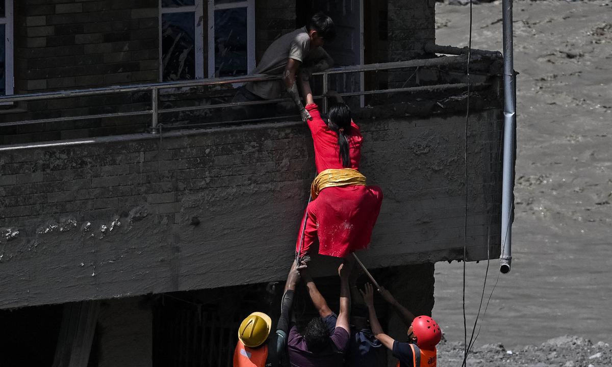 Pencarian 1.500 Orang Hilang Terus Dilakukan di Nepal