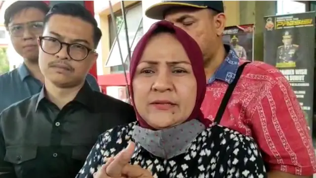 Ibu kandung Ken Admiral, Elvi Indri