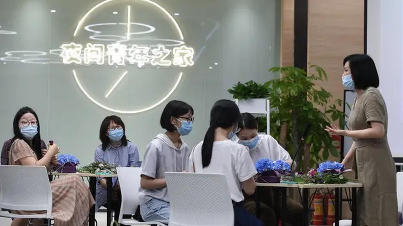Robot Humanoid Pertama di China Diterima Kuliah S3 Seni.