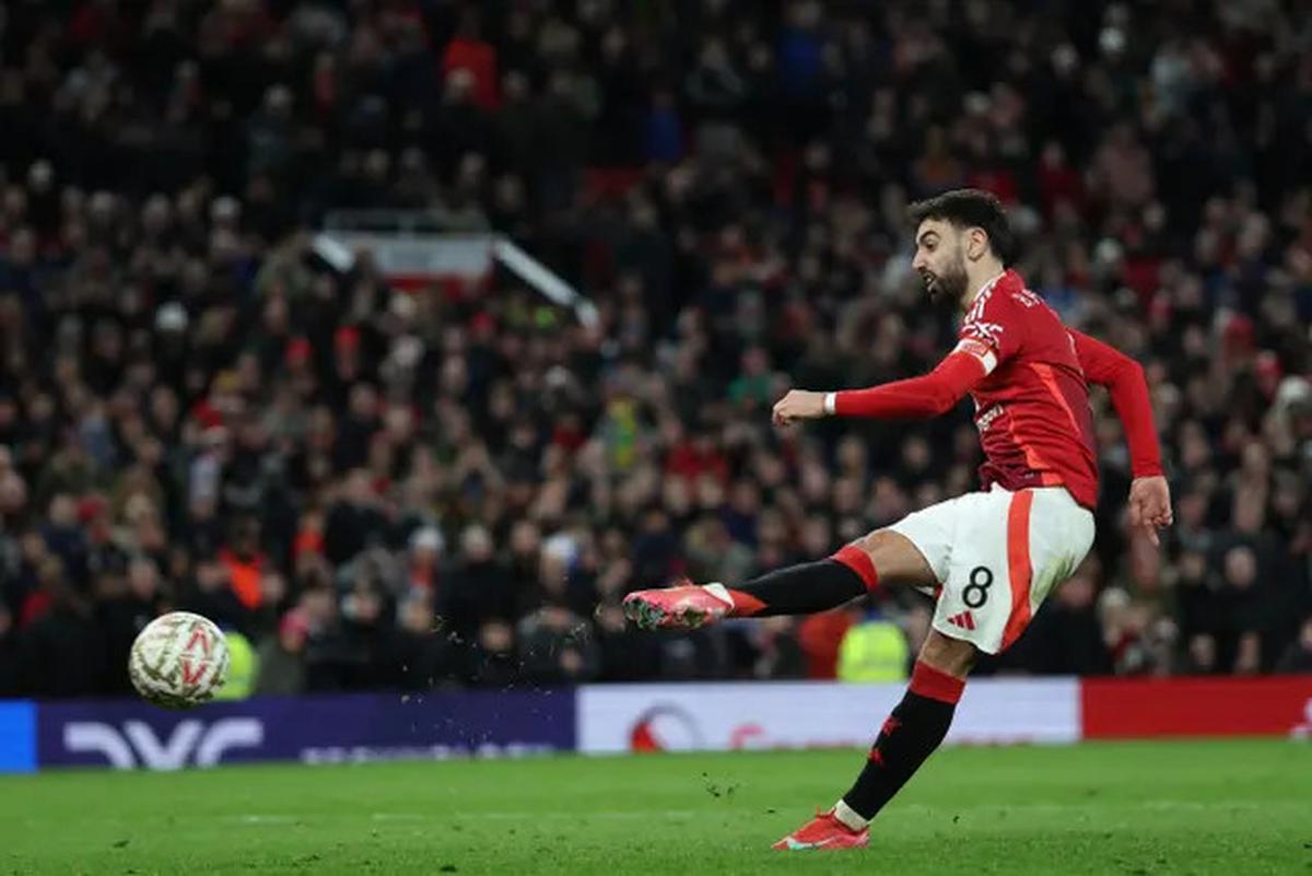 Plot Twist: Agen Negosiasi sampai Larut Malam di Riyadh, Bruno Fernandes Makin Dekat ke Al Hilal?