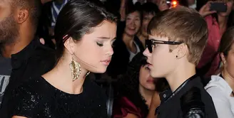Meski menghabiskan malam Tahun Bersama, ternyata Justin Bieber  dan Selena Gomez tak menjalaninya dengan bahagia dan mesra setelahnya.(Fuse TV)