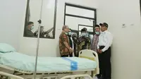 Menko PMK Muhadjir Effendy mengunjungi RSUD Gunung Jati, Cirebon, Jawa Barat pada Sabtu (7/3/2020) untuk mengecek kesiapan rumah sakit tersebut menangani COVID-19. (Dok Kementerian Koordinator Bidang Pembangunan Manusia dan Kebudayaan)