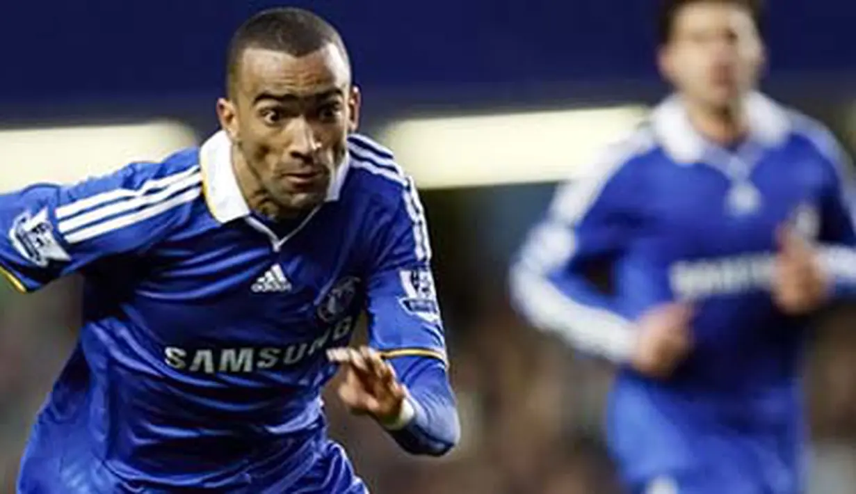 Bek Chelsea asal Portugal, Jose Bosingwa saat beraksi dalam partai FA Cup putaran keempat melawan Ipswich Town di Stamford Bridge, London, 24 Januari 2009. Chelsea menang 3-1. AFP PHOTO / Adrian Dennis