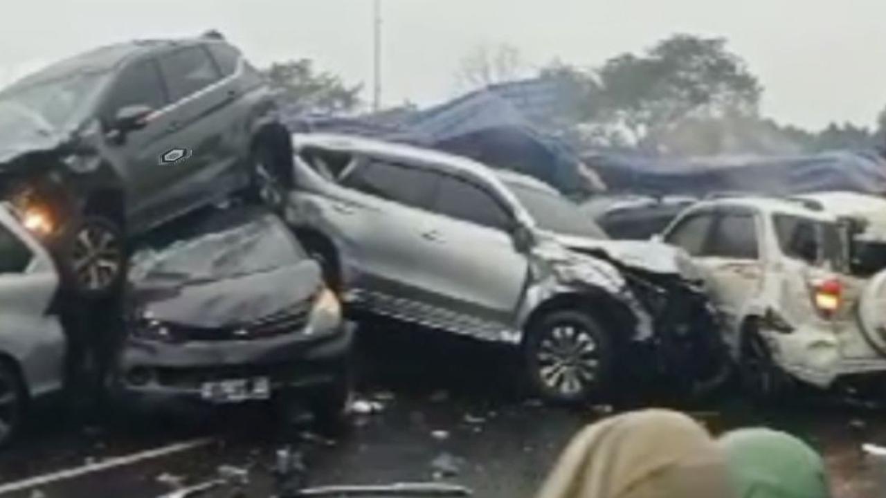 VIDEO: Kapolda Jabar Blak-blakan Fakta 17 Kendaraan Kecelakaan di Tragedi Tol Cipularang