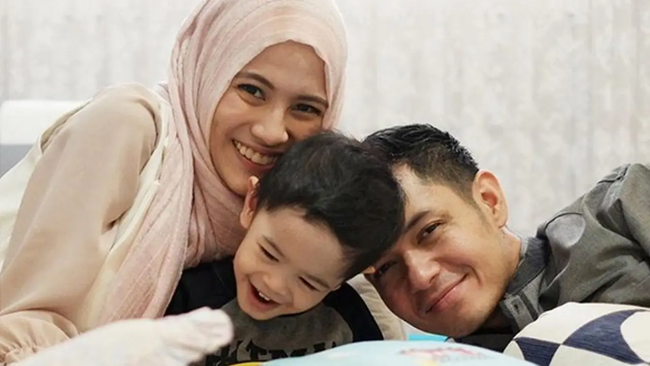 Dude Harlino dan Alyssa Soebandono