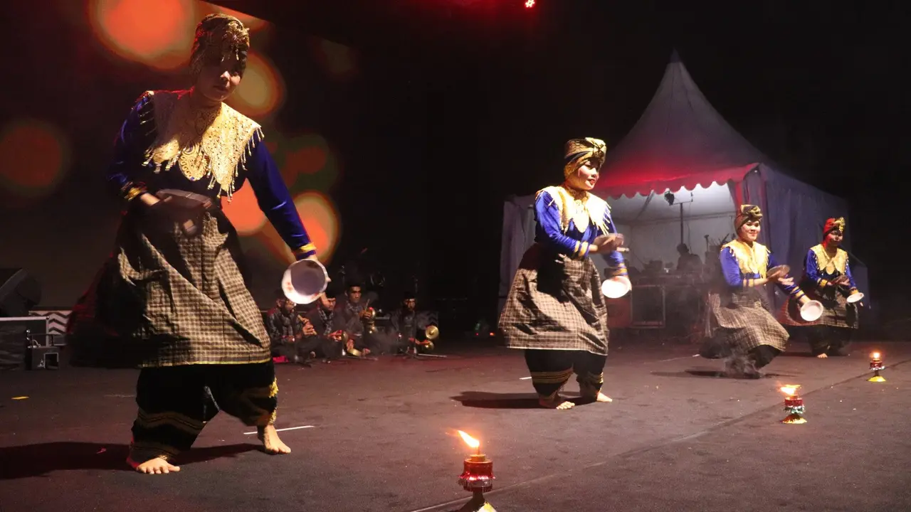 Kegiatan yang bernama Galanggang Arang 2023 merupakan inisiatif kolaboratif antara Kemendikbudristek melalui sejumlah pihak bersama komunitas seni budaya, tokoh adat ninik-mamak dan masyarakat.