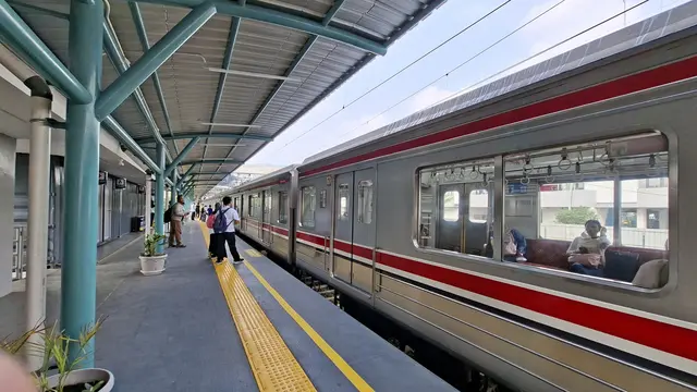 Stasiun Kereta Rel Listrik (KRL) Jakarta International Stadium (JIS) telah resmi beroperasi.