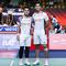 Leo Rolly Carnando dan Daniel Marthin melakukan foto bersama usai berhasil melangkah ke semifinal Thailand Open 2026 setelah mengalahkan wakil tuan rumah, Peeratchai Sukphun/Pakkapon Teeraratsakul, Jumat (15/5/2026) di Bangkok.