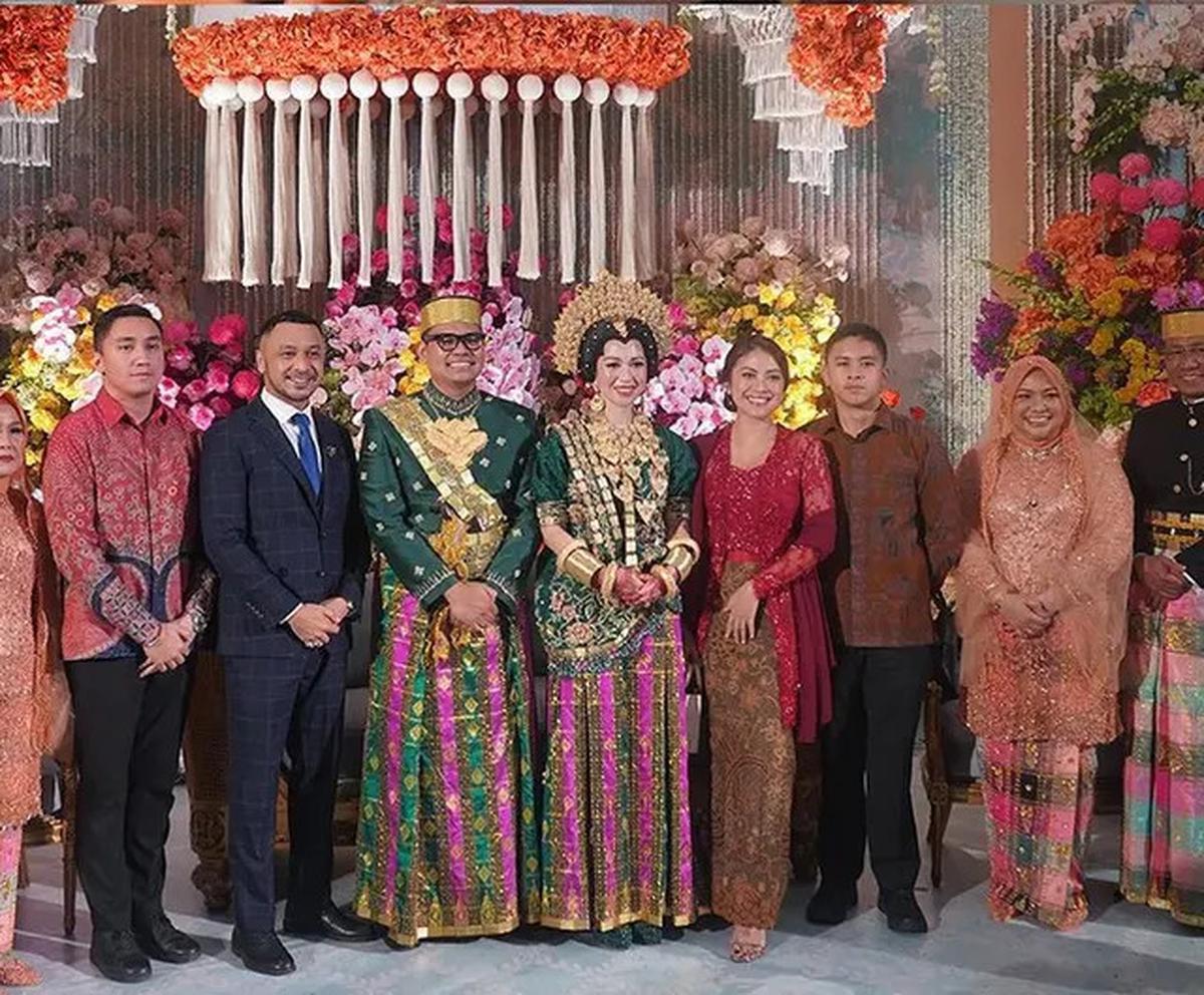 8 OOTD Ibu Pejabat hingga Istri Pejabat saat Kondangan ke Pernikahan Wakil Ketua MPR RI, dari Selvi Ananda Sampai Menteri Pariwisata