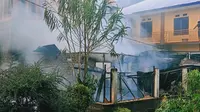 Kebakaran yang menghanguskan 2 rumah di Kelurahan Malalayang Satu Timur, Kecamatan Malalayang, Kota Manado.