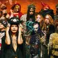 Grup Halloween Junky Orchestra yang dipelopori oleh Hyde, vokalis Vamps dan L'Arc-en-Ciel.  (visualioner.com)