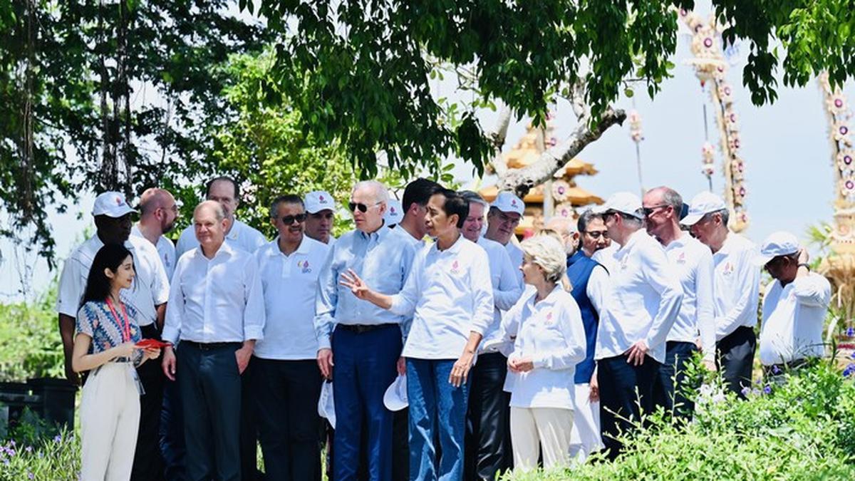 Tugas dan Syarat Jadi Tour Leader, Apa Perbedaannya dengan Pemandu