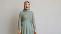 10 Rekomendasi Gamis Brokat Tali Samping untuk Ibu-ibu Usia 40 Tahun