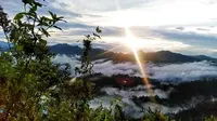 Sambut mentari pagi dari puncak Buttu Lengo, Kecamatan Bulo, Sulbar (Liputan6.com/ Eka Hakim)