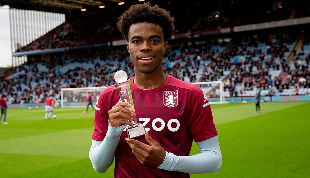Carney Chukwuemeka. Gelandang Aston Villa berkebangsaan Inggris ini menjalani debutnya di Premier League dalam laga melawan Tottenham Hotspur di pekan ke-37 pada 21 Februari 2021. Ia berusia 17 tahun, 6 bulan dan 29 hari dalam laga tersebut. (AVC.co.uk)
