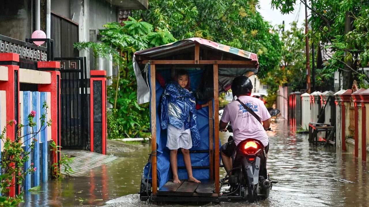 FOTO: Siklon Tropis Senyar Picu Hujan Ekstrem, Sejumlah Wilayah Aceh Mulai Terendam Banjir