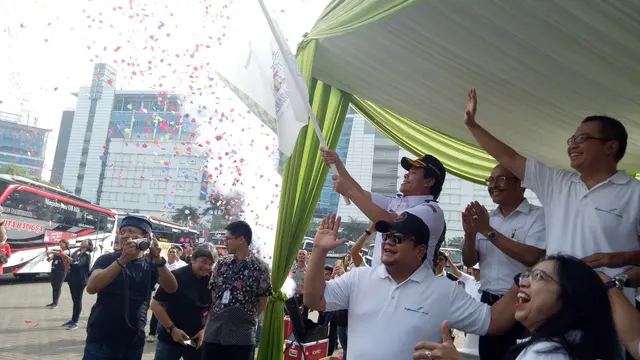 PT Angkasa Pura I (Persero) melakukan pelepasan 2.000 peserta mudik gratis 2018 (Merdeka.com/Yayu Agustini Rahayu Achmud)