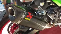 Knalpot Akrapovic untuk new Kawasaki Ninja 250. (Liputan6.com)