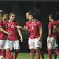 Pemain Timnas Indonesia U-23 usai melawan Suriah U-23 pada laga persahabatan di Stadion Wibawa Mukti, Bekasi, Rabu (16/11/2017). Indonesia kalah 2-3. (Bola.com/NIcklas Hanoatubun)