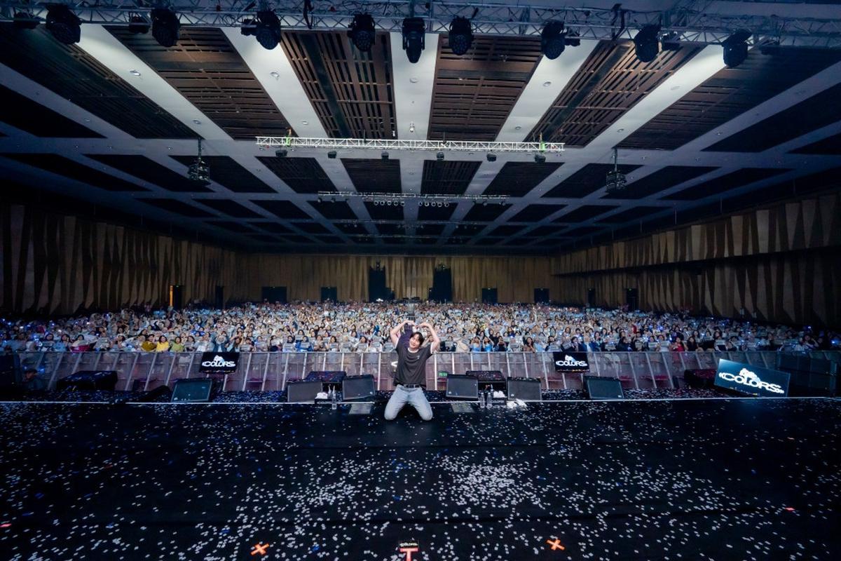 Blusukan Sampai Cover Lagu Indonesia, KYUHYUN Sukses Gelar Konser 10th Anniversary Asia Tour [COLORS] in Jakarta