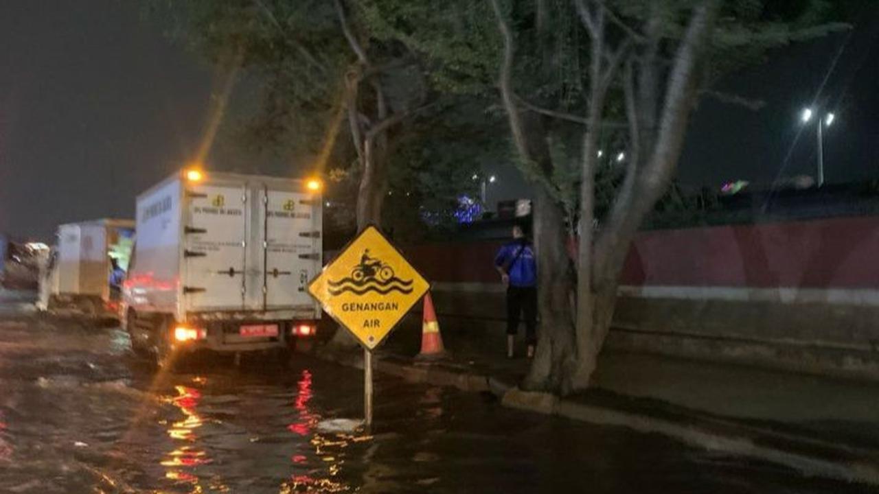 Warga di 12 Wilayah Pesisir Jakarta Diminta Waspada Banjir Rob