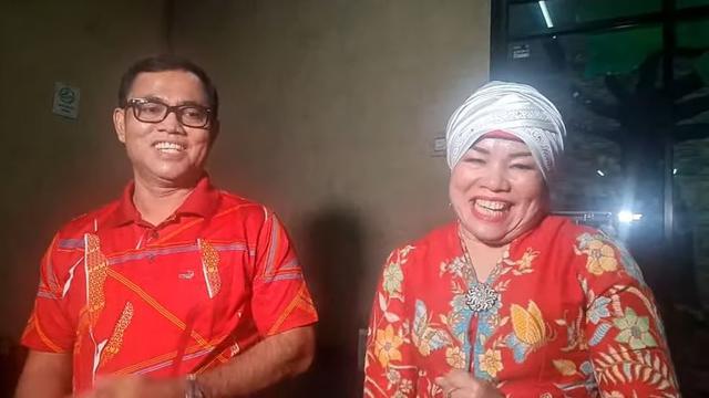 H. Faisal dan Dewi Zuhriati, orangtua Fuji adik ipar Vanessa Angel (Foto: YouTube)