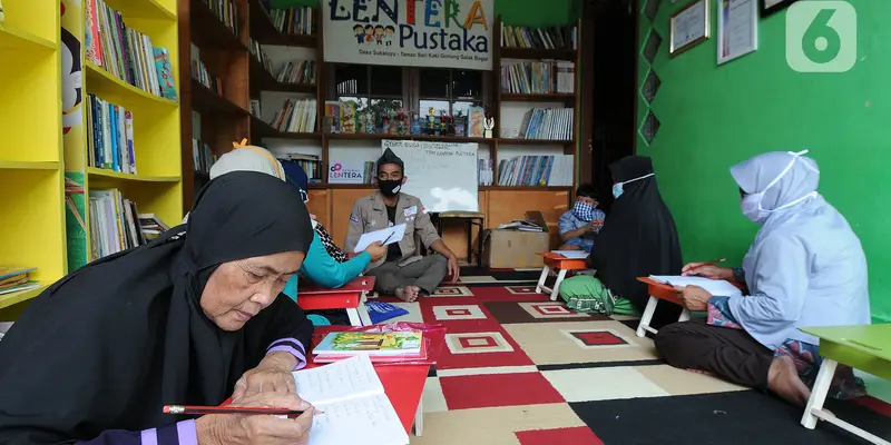 Hari Pendidikan Nasional, Begini Semangat Para Ibu Berantas Buta Aksara