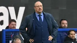 Rafael Benitez. Dengan segudang pengalaman di Liga Inggris, ia dipercaya menangani Everton mulai musim ini. Nyatanya, semua berjalan tak sesuai harapan. The Toffees masih tampil angin-anginan. Terbaru, Everton takluk 2-5 dari Watford meski bermain di kandang sendiri. (AFP/Paul Ellis)