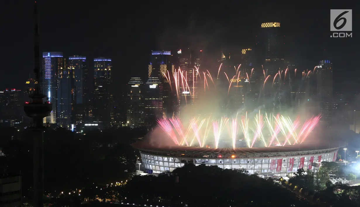 Pesta kembang api pada pembukaan Asian Para Games 2018 di Stadion Utama Gelora Bung Karno, Jakarta, Sabtu (6/10). Asian Para Gamesdigelar pada 6-13 Oktober 2018. (merdeka.com/imam buhori)