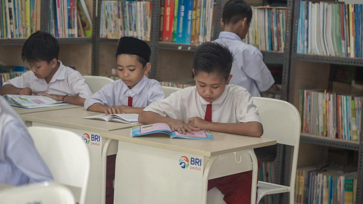 BRI Salurkan Beasiswa untuk Pelajar, Dorong Peningkatan Kualitas Pendidikan di Indonesia