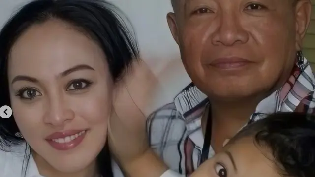 Potret Angelina Sondakh bersama Ayah dan anaknya (Sumber: Instagram/angelinasondakh09)