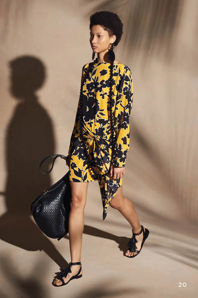 Michael Kors melansir koleksi Resort 2018 yang bisa di jadikan sumber inspirasi gaya berlibur Anda. 