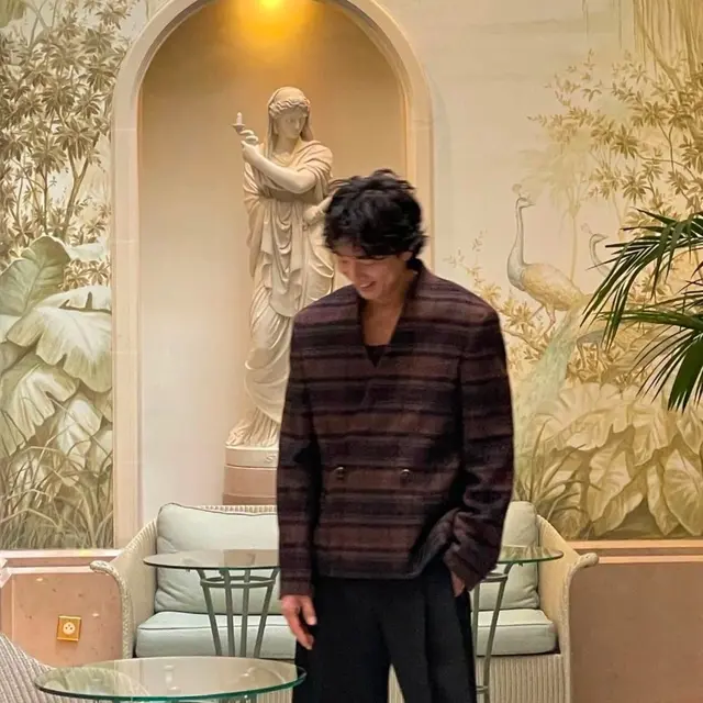 Gong Yoo di Paris Fashion Week