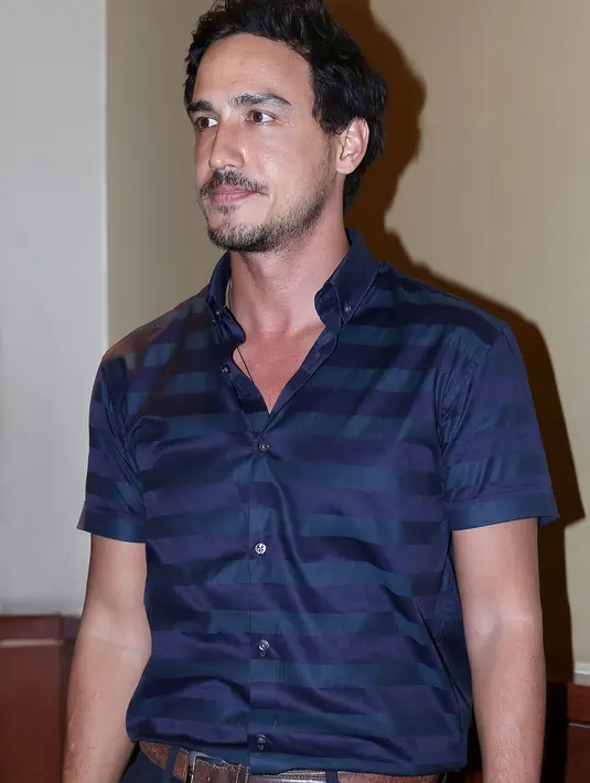 Hamish Daud punya cara tersendiri untuk tumbuhkan 'chemistry' dengan lawan mainnya di film 'Love You Love You Not', Chelsea Islan. (Galih W. Satria/Bintang.com)