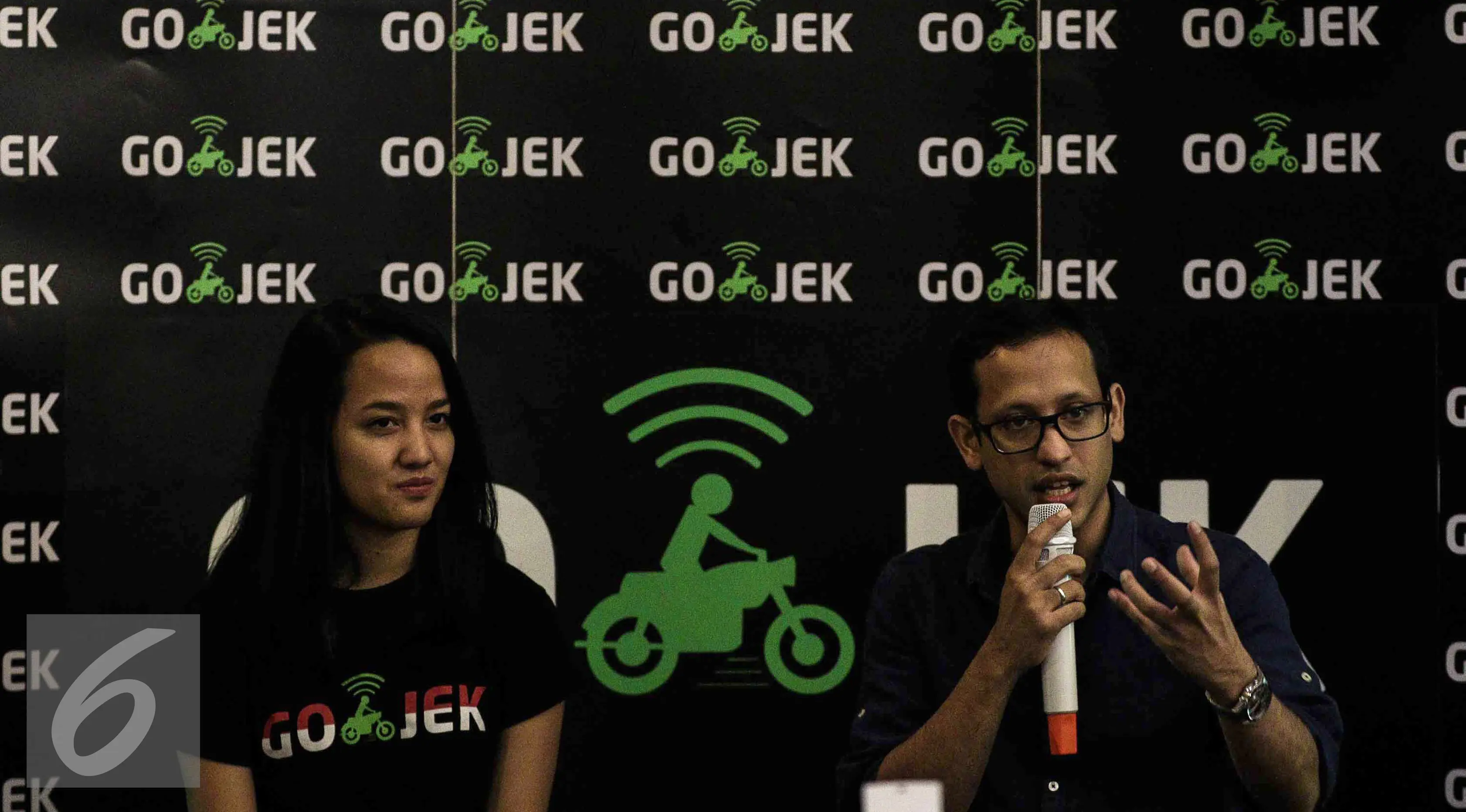 CEO Gojek Nadiem Makarim memberikan keterangan saat peluncuran program SWADAYA dalam acara GO-JEK Hero Day di Jakarta, Minggu (20/11). Acara tersebut bertujuan untuk membantu meningkatkan kesejahteraan mitra driver GO-JEK. (Liputan6.com/Faizal Fanani)CEO Gojek Nadiem Makarim memberikan keterangan saat peluncuran program SWADAYA dalam acara GO-JEK Hero Day di Jakarta, Minggu (20/11). Acara tersebut bertujuan untuk membantu meningkatkan kesejahteraan mitra driver GO-JEK. (Liputan6.com/Faizal Fanani)