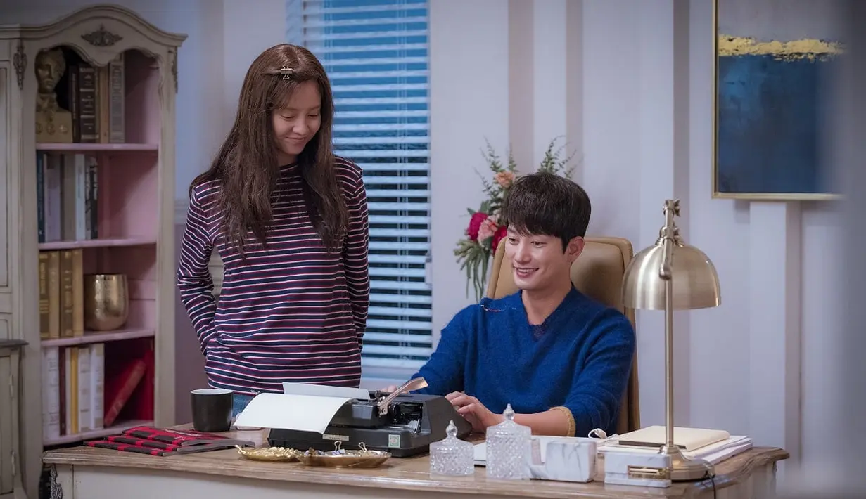 Perasaan mereka berdua pun menguat meski mengalami permasalahan misterius yang membahayakan. (Soompi)