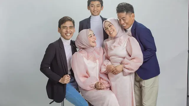 Keluarga Lesti Kejora (https://www.instagram.com/p/CUg00rfvyB1/)