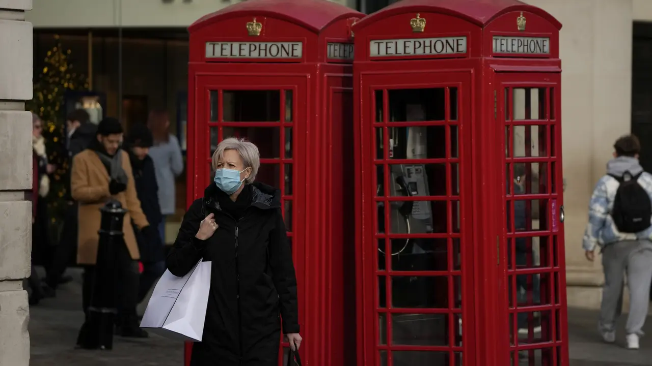 Inggris Terapkan Lagi Aturan Wajib Bermasker