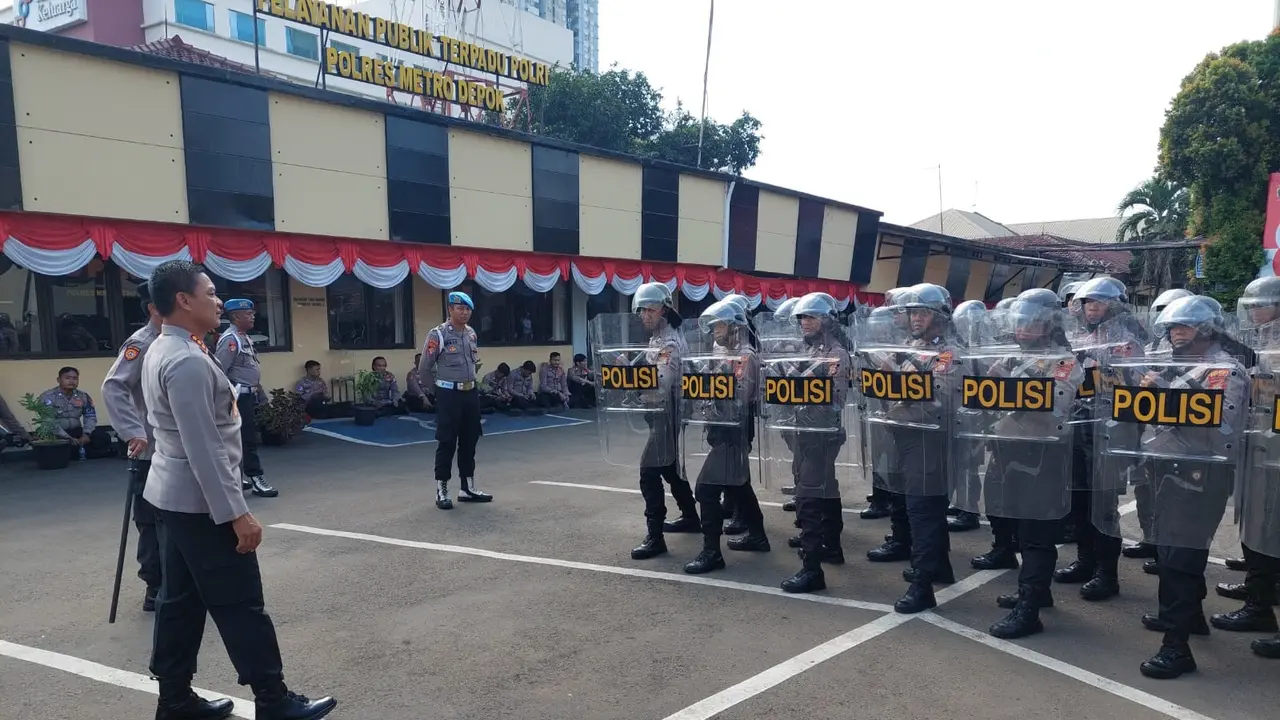 Kapolres Metro Depok, Kombes Abdul Waras saat memberikan pemaparan dalam menangani aksi unjuk rasa.