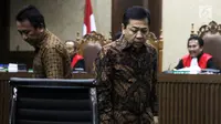 Ketua DPR Setya Novanto saat menghadiri sidang kasus korupsi e-KTP di Pengadilan Tipikor Jakarta, Jumat (3/11). Setnov bersaksi untuk terdakwa pengusaha Andi Agustinus alias Andi Narogong. (Liputan6.com/Helmi Afandi)