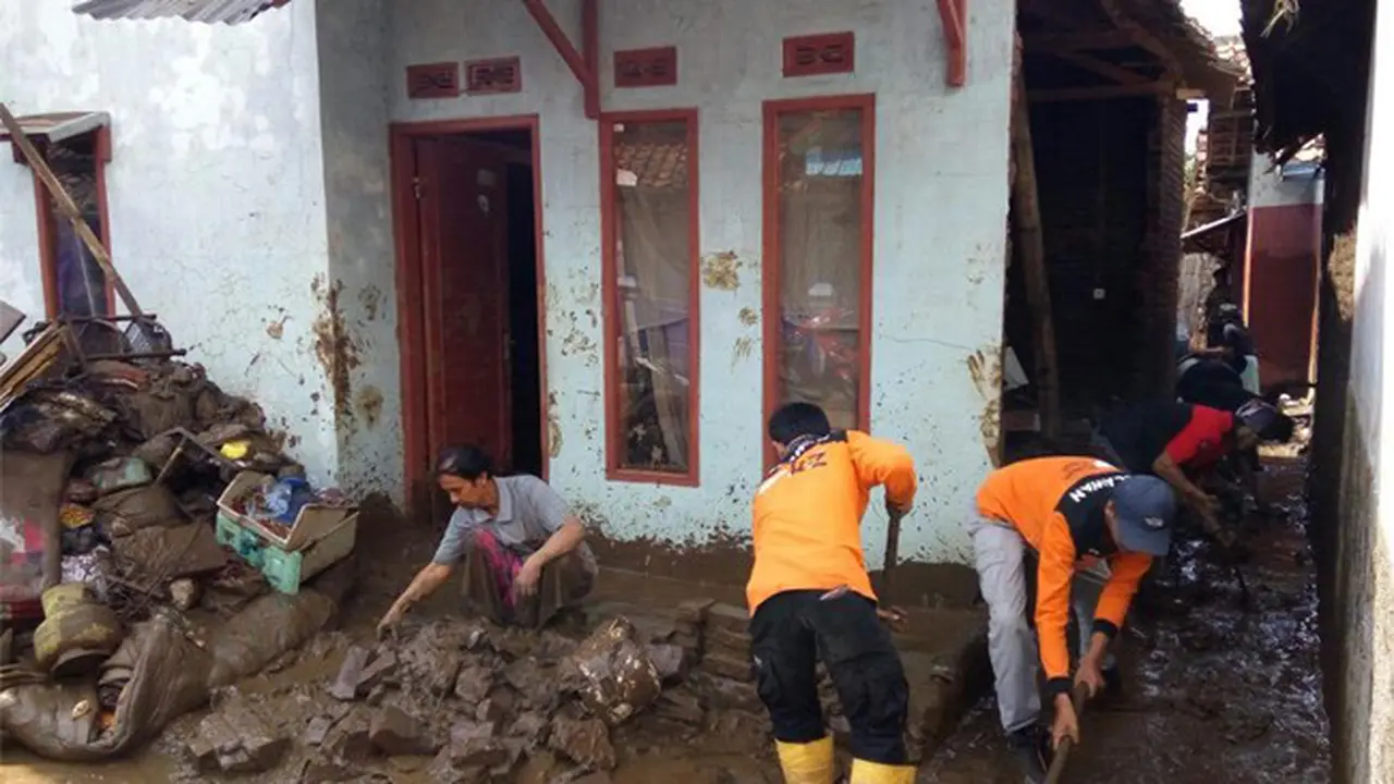 Aksi Peduli RZ untuk Banjir Bandang Garut