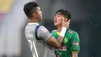 Klub milik Youtuber beken Atta Halilintar, PSG Pati tetap bertahan di Liga 2 usai bermain imbang 1-1 dengan juru kunci Grup C yang akhirnya terdegradasi ke Liga 3, Hizbul Wathan FC dalam laga pamungkas di Stadion Manahan, Solo, Selasa (30/11/2021). (Bola.com/Bagaskara Lazuardi)