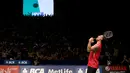 Kento Momota tunggal putera asal Jepang menjadi juara setelah mengalahkan Jan O Jorgensen dari Denmark di final BCA Indonesia Open Premier Super Series 2015 di Istora Senayan Jakarta. (Bola.com/Peksi Cahyo)