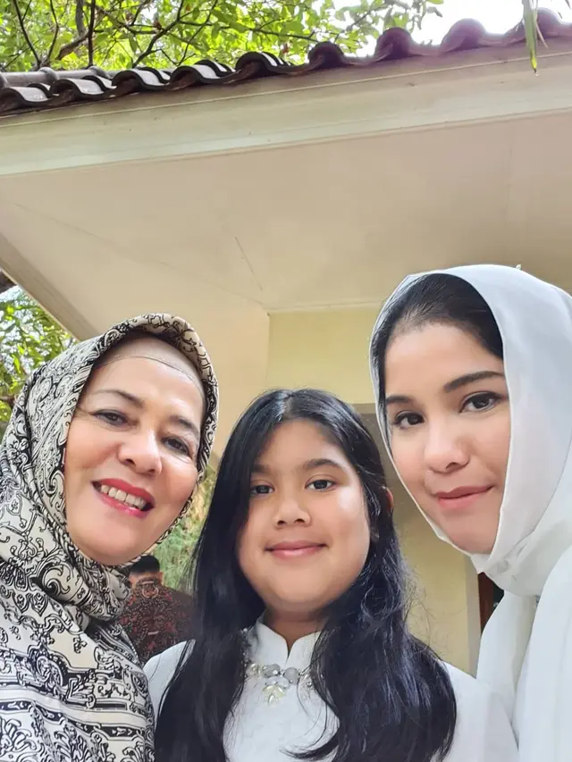 6 Potret Yanni Mulyaningsih, Ibunda Annisa Pohan yang Jarang Tersorot