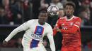 <p>Penyerang Bayern Munchen, Kingsley Coman berebut bola dengan pemain PSG, Nuno Mendes pada pertandingan leg 2 babak 16 besar Liga Champions di Allianz Arena di Munich, Jerman, Kamis (9/3/2023). Bayern menang atas PSG dengan 2-0. (AP Photo/Matthias Schrader)</p>