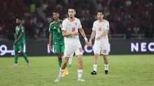 Aksi Ivar Jenner saat Timnas Indonesia menjamu Timnas Arab Saudi dalam lanjutan putaran ketiga Kualifikasi Piala Dunia 2026 di Stadion Utama Gelora Bung Karno, Jakarta, Selasa (19/11/2024). (Bola.com/Abdul Aziz)