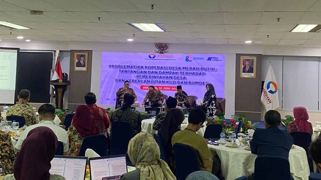Anggota Ombudsman RI Dadan Suharmawijaya saat diskusi Problematika Koperasi Desa Merah Putih di Ombudsman RI, Jakarta, Kamis, (12/6/2025).